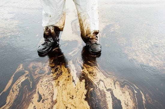 How Truck Drivers Can Efficiently Respond to Spills